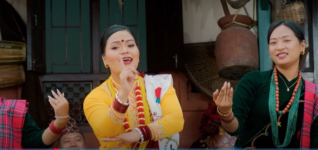 नीरा थापाले ल्याइन् ‘ऋषिङ्गे भेना’